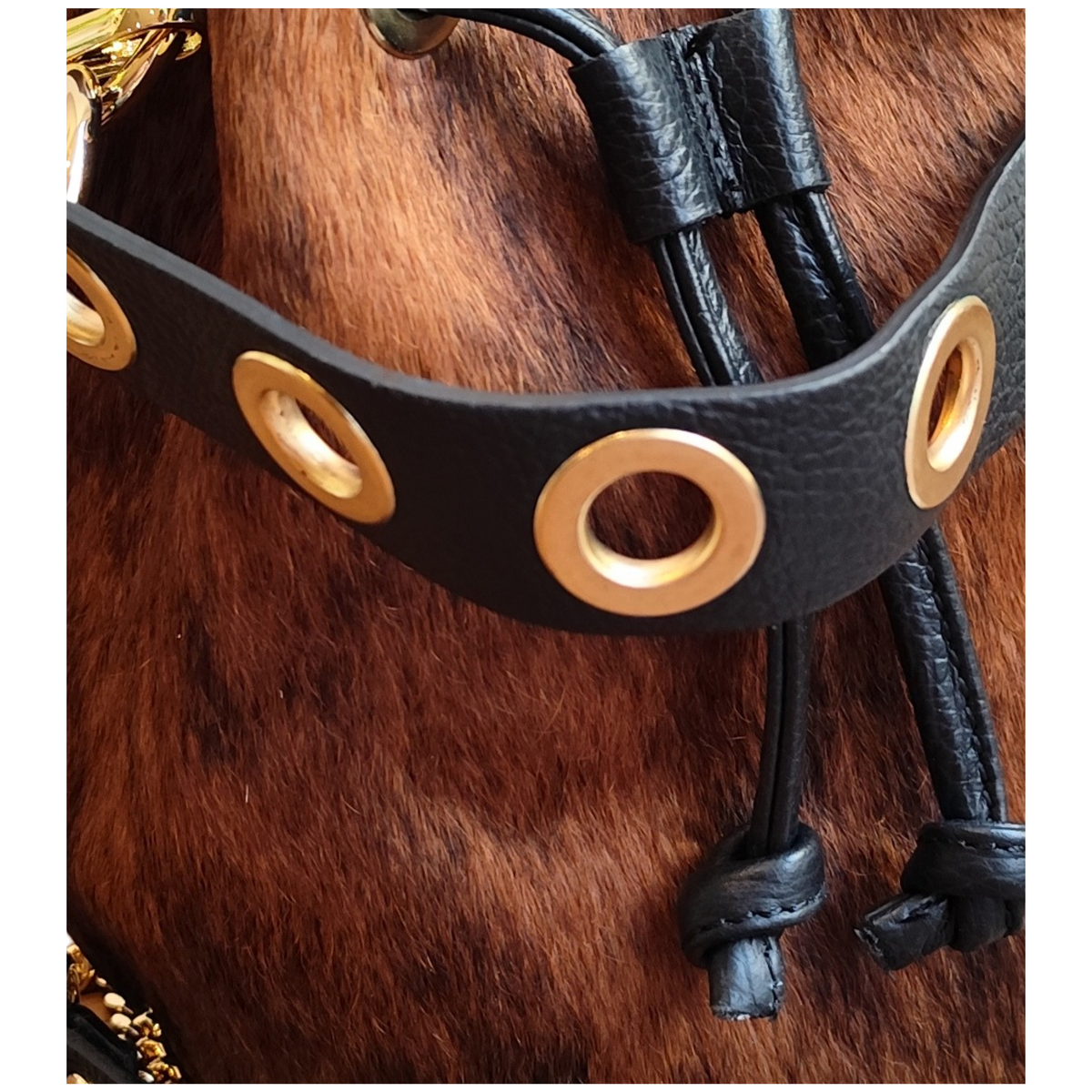 Secchiello con Borchie in Pelle di Cavallino