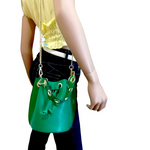 a31_secchiello_borchie_modella