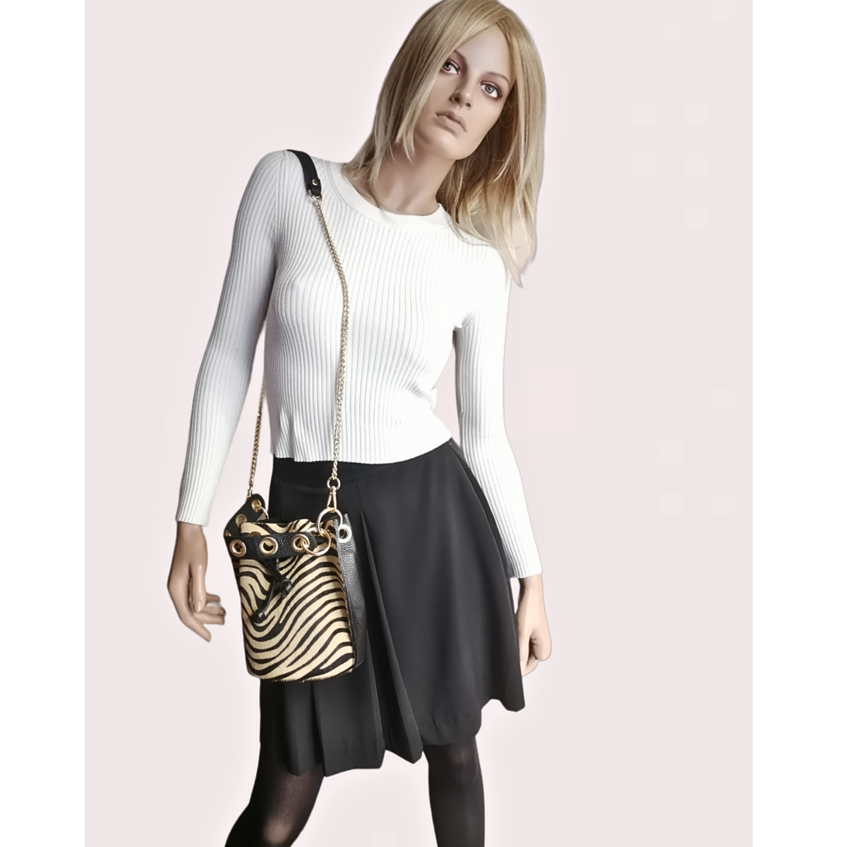 Secchiello con Borchie in Pelle di Cavallino