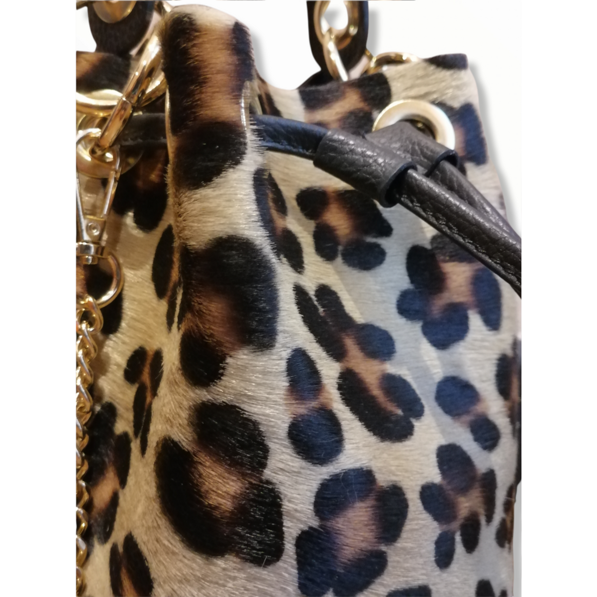 Secchiello con Borchie in Pelle di Cavallino