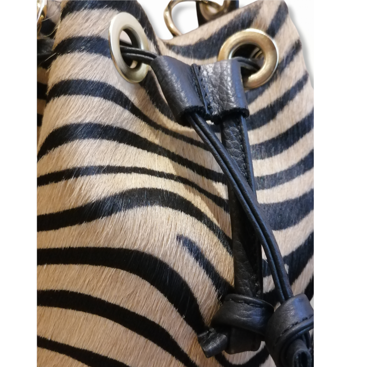 Secchiello con Borchie in Pelle di Cavallino