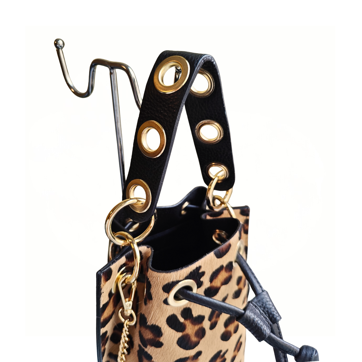 Secchiello con Borchie in Pelle di Cavallino | Made in Italy