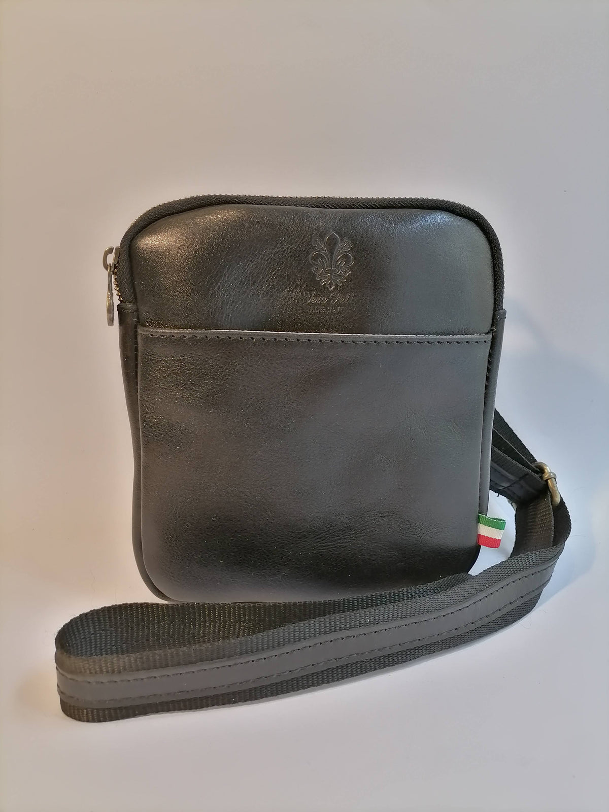 tracollina pelle nera