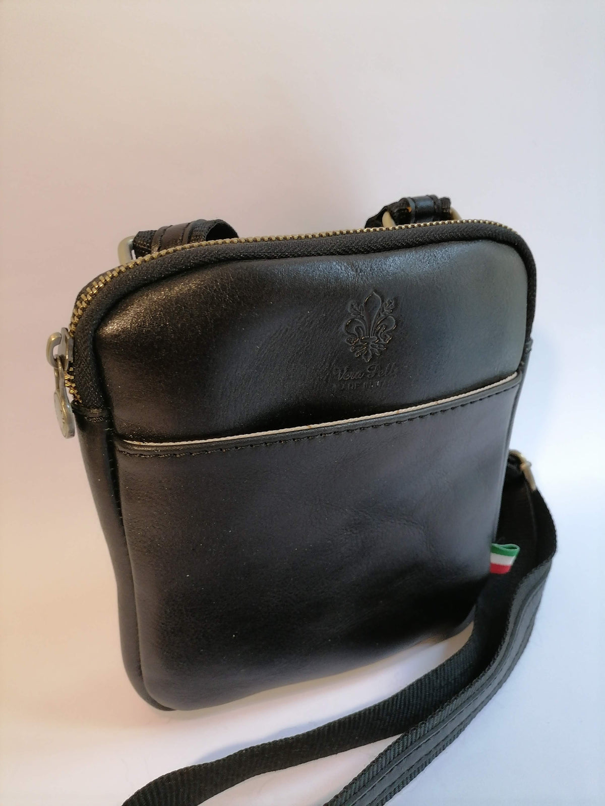 tracollina pelle nera top