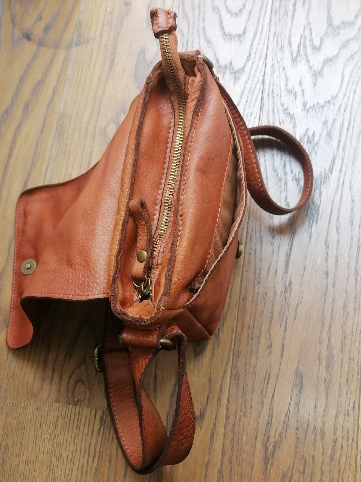 Messenger Bag 22x20 in Pelle Sauvage Vintage Made In Italy