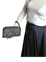 Portafoglio in Pelle Sauvage Morbida con Manico Borchie effetto Vintage