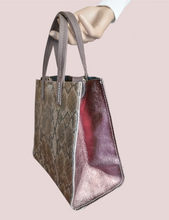 Carica l&#39;immagine nel visualizzatore di Gallery, Borsa Quadrata con bustina in pelle stampata (Media)
