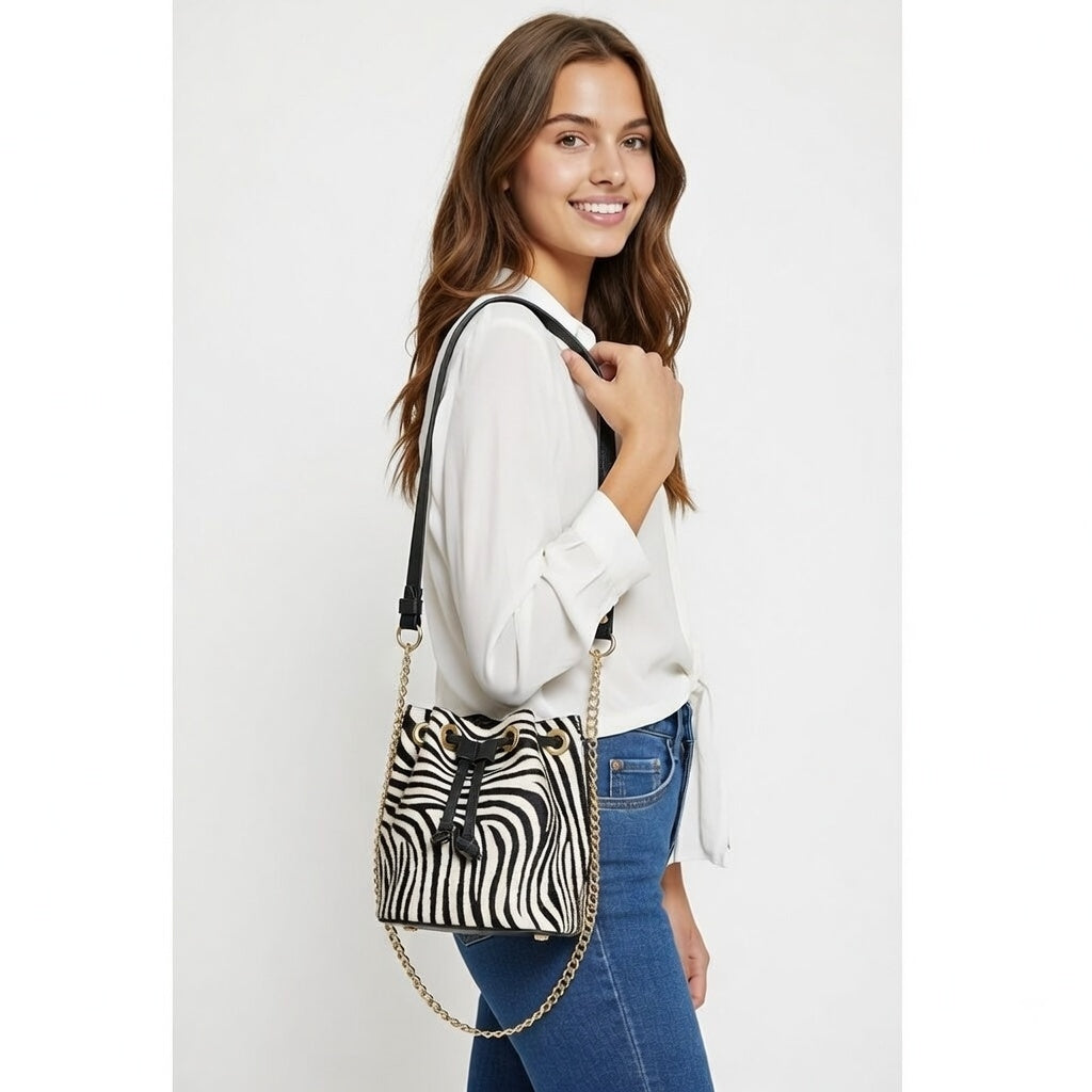 Secchiello con Borchie in Pelle di Cavallino | Made in Italy
