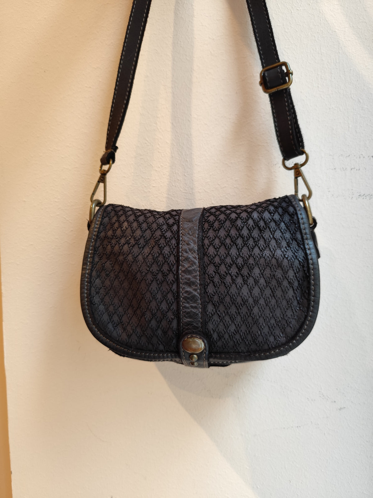 Borsetta Rotonda con Pattina in Pelle Sauvage Morbidissima Stile Vintage