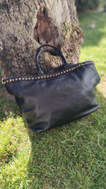 A metà prezzo! Borsa grande con Borchie in Vera Pelle Sauvage