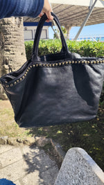 A metà prezzo! Borsa grande con Borchie in Vera Pelle Sauvage