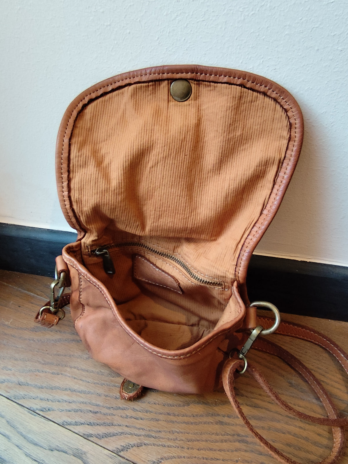 Borsetta Rotonda con Pattina in Pelle Sauvage Morbidissima Stile Vintage