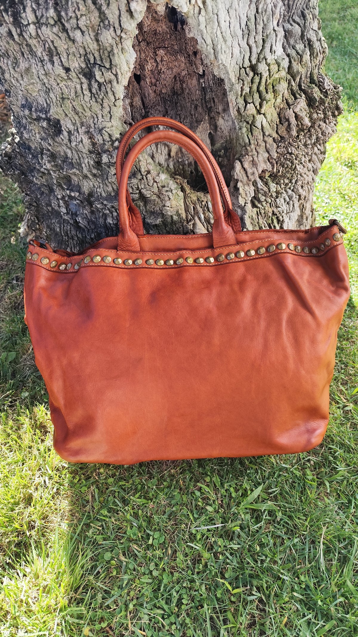 A metà prezzo! Borsa grande con Borchie in Vera Pelle Sauvage