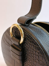 Carica l&#39;immagine nel visualizzatore di Gallery, Borsa Pochette Cerchio con catenella
