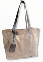 Carica l&#39;immagine nel visualizzatore di Gallery, tote mini scamosciata beige
