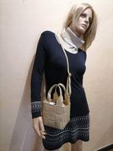 Carica l&#39;immagine nel visualizzatore di Gallery, borsa pelle liscia intrecciata modella
