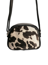 Carica l&#39;immagine nel visualizzatore di Gallery, pochette arrotondate vaccato nero

