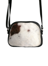 Carica l&#39;immagine nel visualizzatore di Gallery, pochette arrotondate vaccato marrone
