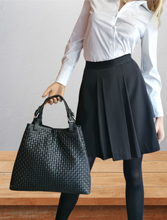 Carica l&#39;immagine nel visualizzatore di Gallery, Borsa Shopper Trapezio in Vera Pelle Intrecciata Stampata
