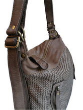 Carica l&#39;immagine nel visualizzatore di Gallery, 2way Zaino 2 cerniere Vera Pelle Intrecciata Sauvage Vintage Donna
