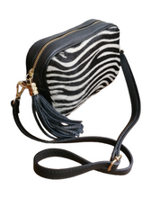 Carica l&#39;immagine nel visualizzatore di Gallery, Pochette Saponetta in pelle di Cavallino
