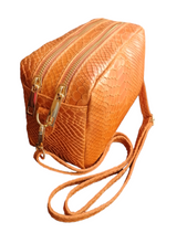 Carica l&#39;immagine nel visualizzatore di Gallery, Borsa Pochette Doppio zip con Tracolla MADE IN ITALY

